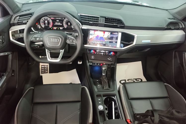 Used Audi Q3 2024 35 TFSI Fashion Dynamic Edition Center Console