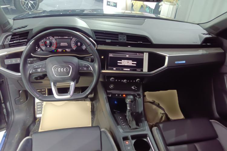 Used Audi Q3 2024 35 TFSI Fashion Dynamic Edition Center Console