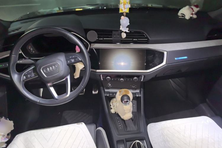 Used Audi Q3 2024 40 TFSI Fashion Dynamic Model Center Console