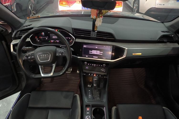 Used Audi Q3 2024 35 TFSI Fashion Dynamic Edition Center Console