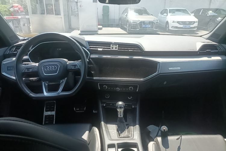 Used Audi Q3 2024 35 TFSI Fashion Dynamic Edition Center Console