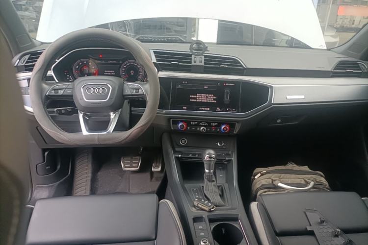 Used Audi Q3 2024 35 TFSI Fashion Dynamic Edition Center Console