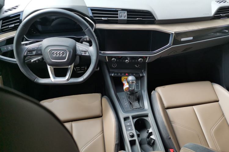 Used Audi Q3 2024 40 TFSI Fashion Dynamic Edition Launch Special Edition Center Console