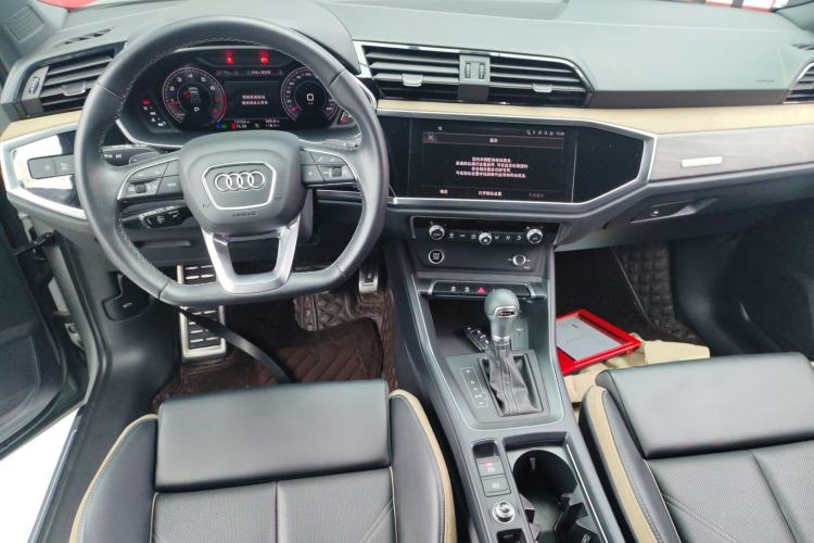 Used Audi Q3 2024 35 TFSI Stylish and Elegant Edition Center Console