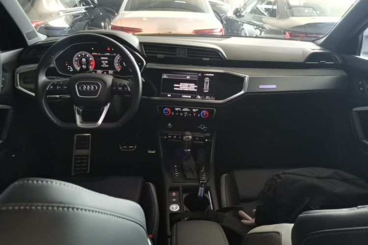Used Audi Q3 2024 40 TFSI Fashion Dynamic Model Center Console