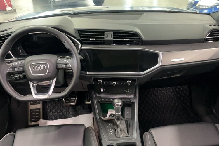 Used Audi Q3 2024 40 TFSI RS Package Performance Model Center Console