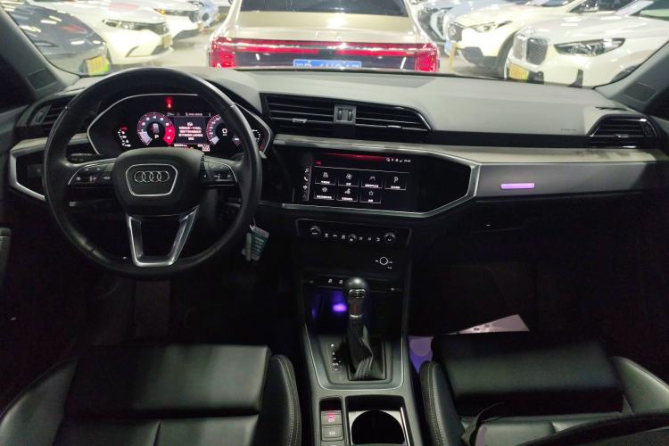 Used Audi Q3 2024 35 TFSI Ambition Dynamic Edition Center Console