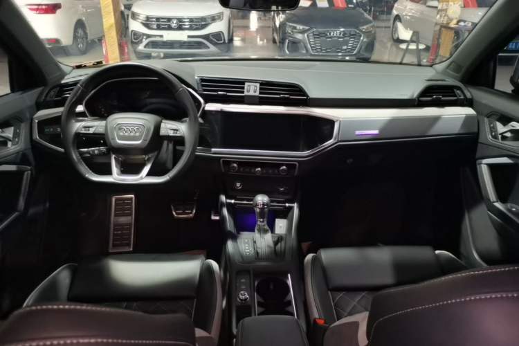 Used Audi Q3 2024 35 TFSI Fashion Dynamic Edition Center Console