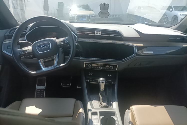 Used Audi Q3 2024 40 TFSI Fashion Dynamic Edition Launch Special Edition Center Console