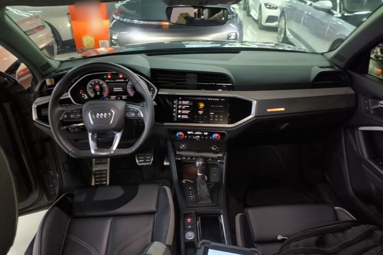 Used Audi Q3 2024 40 TFSI Fashion Dynamic Model Center Console