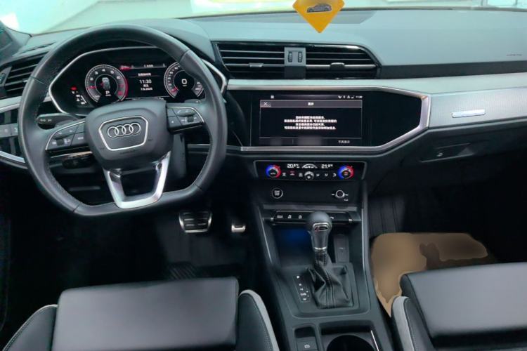 Used Audi Q3 2024 40 TFSI Fashion Dynamic Model Center Console