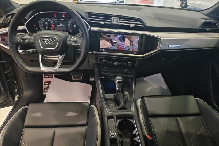 Used Audi Q3 2024 35 TFSI Fashion Dynamic Edition Center Console