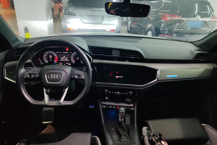 Used Audi Q3 2024 35 TFSI Fashion Dynamic Edition Center Console