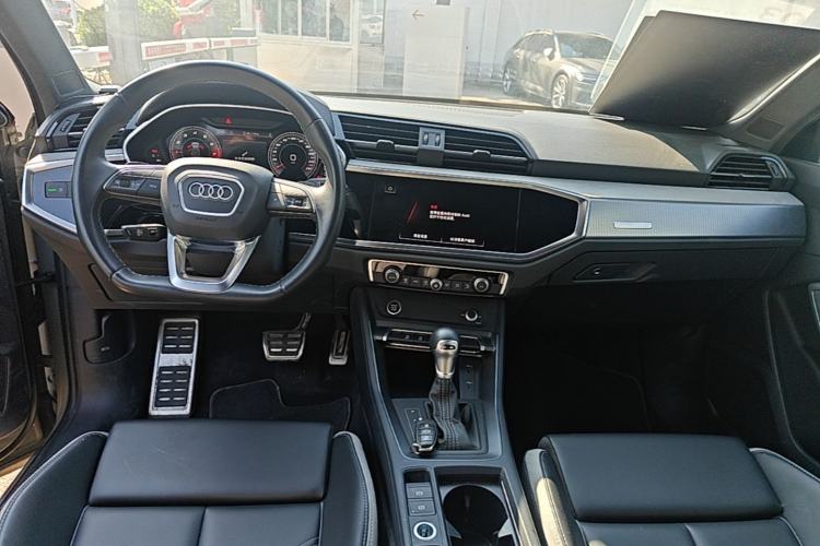 Used Audi Q3 2024 35 TFSI Fashion Dynamic Edition Center Console