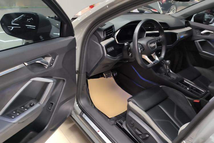 Used Audi Q3 2024 35 TFSI Fashion Dynamic Edition Driver Seat