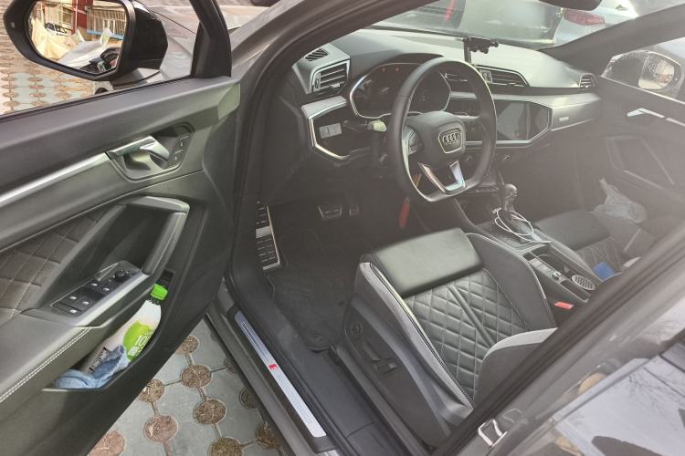 Used Audi Q3 2024 45 TFSI quattro Fashion Dynamic Edition Launch Special Edition Driver Seat