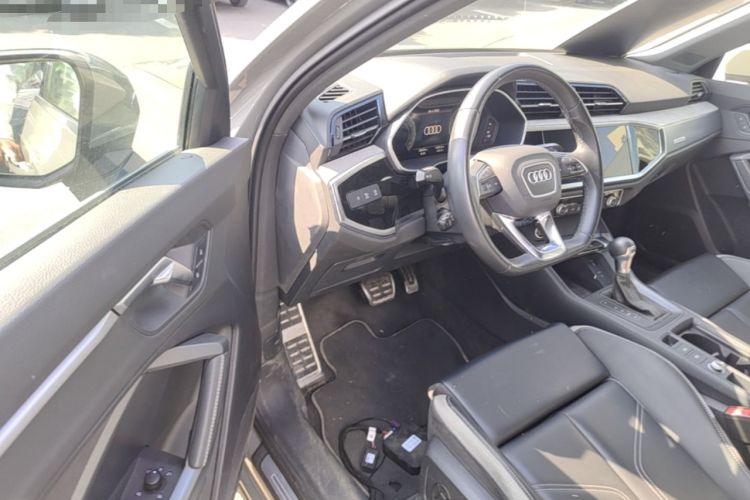 Used Audi Q3 2024 35 TFSI Fashion Dynamic Edition Driver Seat