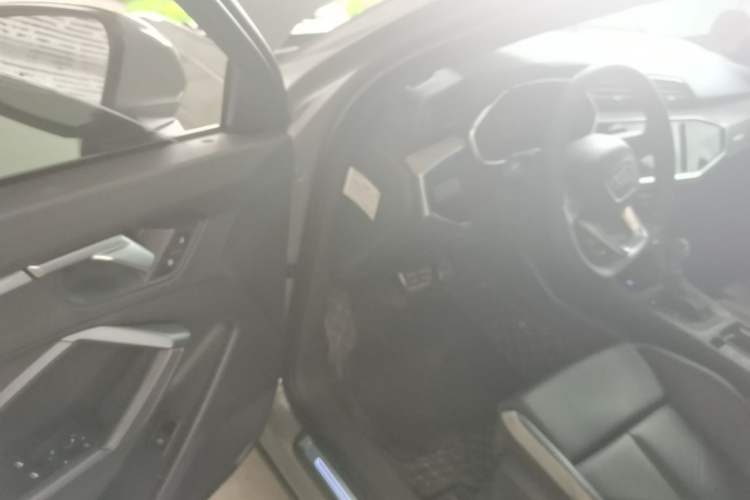 Used Audi Q3 2024 35 TFSI Fashion Dynamic Edition Driver Seat