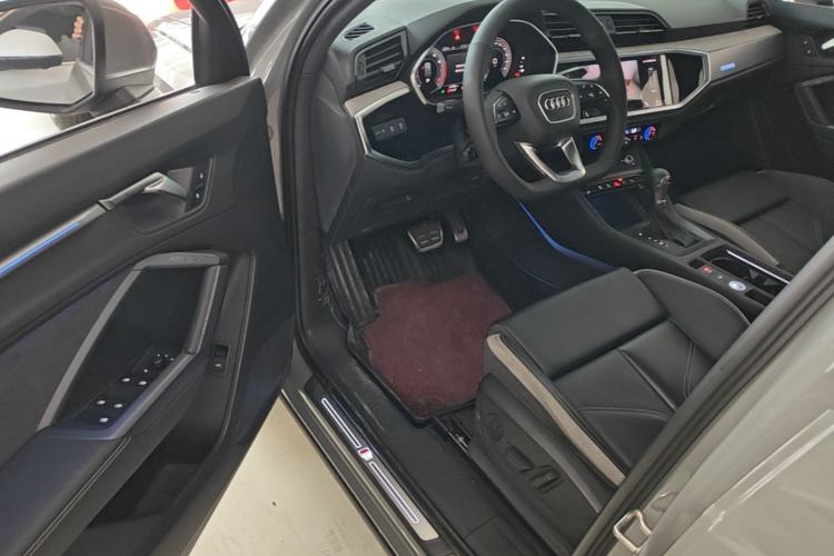 Used Audi Q3 2024 35 TFSI Fashion Dynamic Edition Driver Seat