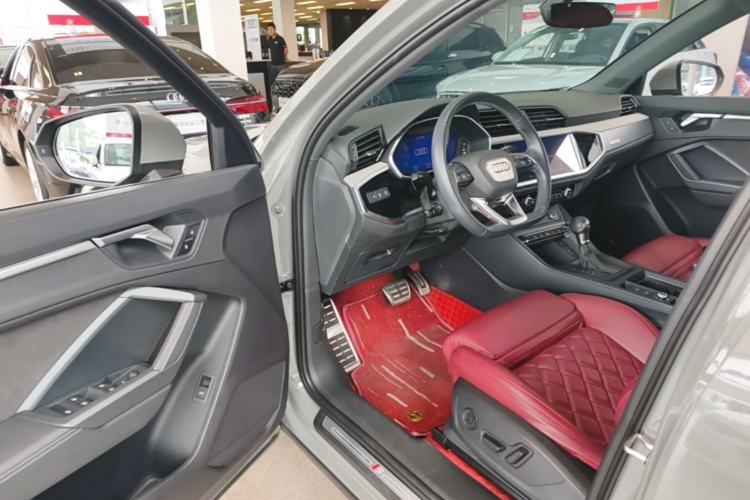 Used Audi Q3 2024 35 TFSI Fashion Dynamic Edition Driver Seat