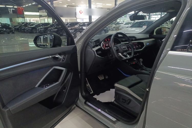 Used Audi Q3 2024 35 TFSI Fashion Dynamic Edition Driver Seat