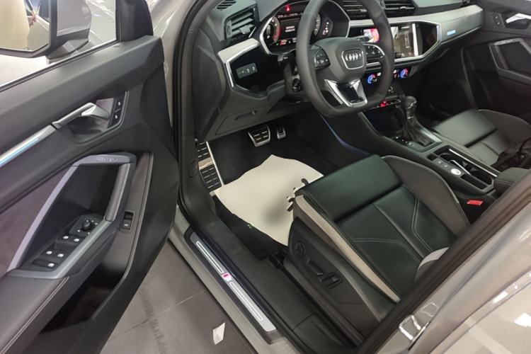 Used Audi Q3 2024 35 TFSI Fashion Dynamic Edition Driver Seat