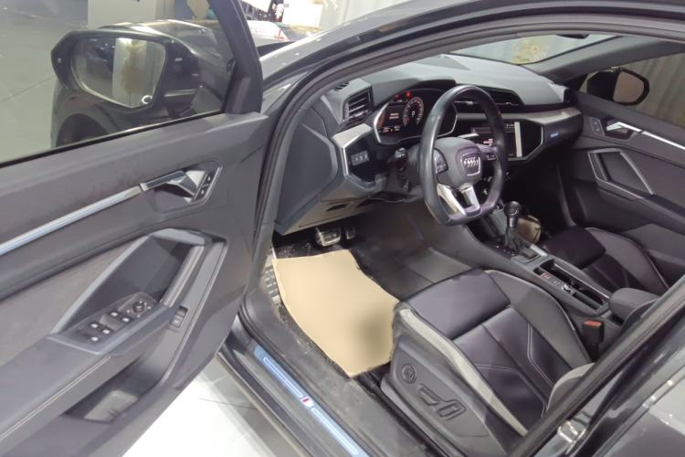 Used Audi Q3 2024 35 TFSI Fashion Dynamic Edition Driver Seat