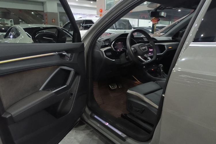 Used Audi Q3 2024 35 TFSI Fashion Dynamic Edition Driver Seat