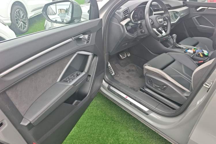 Used Audi Q3 2024 35 TFSI Fashion Dynamic Edition Driver Seat