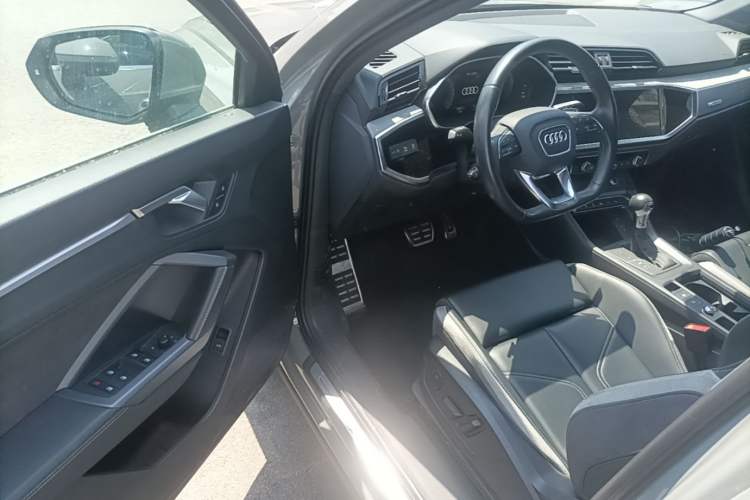 Used Audi Q3 2024 35 TFSI Fashion Dynamic Edition Driver Seat