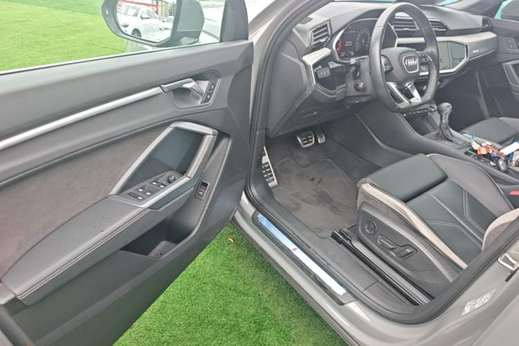 Used Audi Q3 2024 35 TFSI Fashion Dynamic Edition Driver Seat