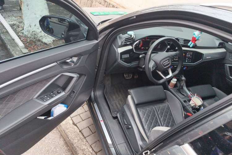 Used Audi Q3 2024 35 TFSI Fashion Dynamic Edition Driver Seat
