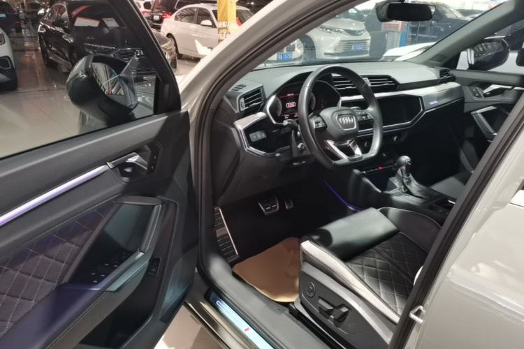 Used Audi Q3 2024 35 TFSI Fashion Dynamic Edition Driver Seat