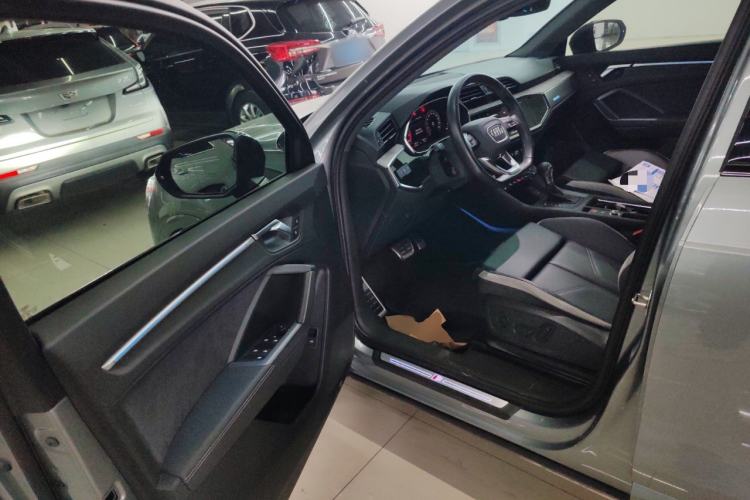 Used Audi Q3 2024 35 TFSI Fashion Dynamic Edition Driver Seat