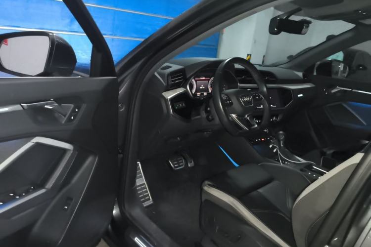 Used Audi Q3 2024 35 TFSI Fashion Dynamic Edition Driver Seat