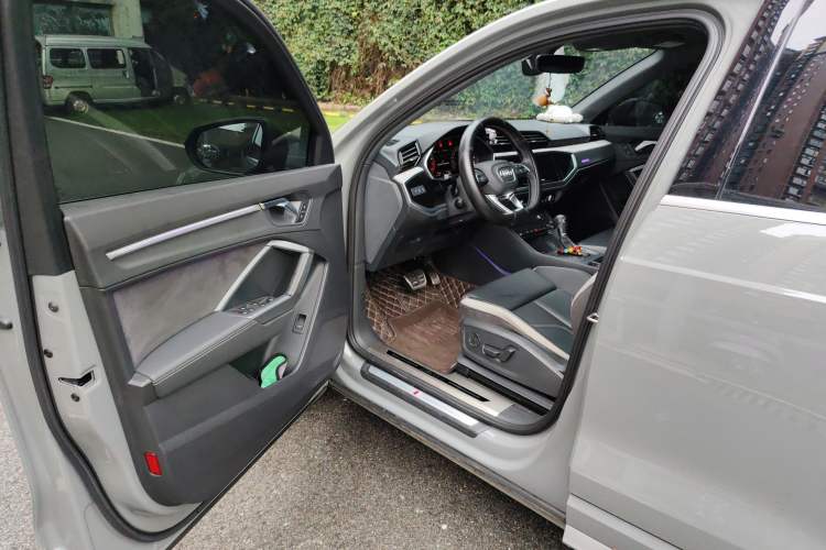 Used Audi Q3 2024 35 TFSI Fashion Dynamic Edition Driver Seat