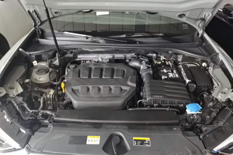 Used Audi Q3 2024 40 TFSI Fashion Dynamic Model Engine Bay