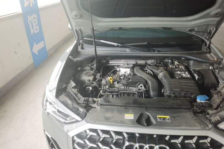 Used Audi Q3 2024 35 TFSI Fashion Dynamic Edition Engine Bay Right