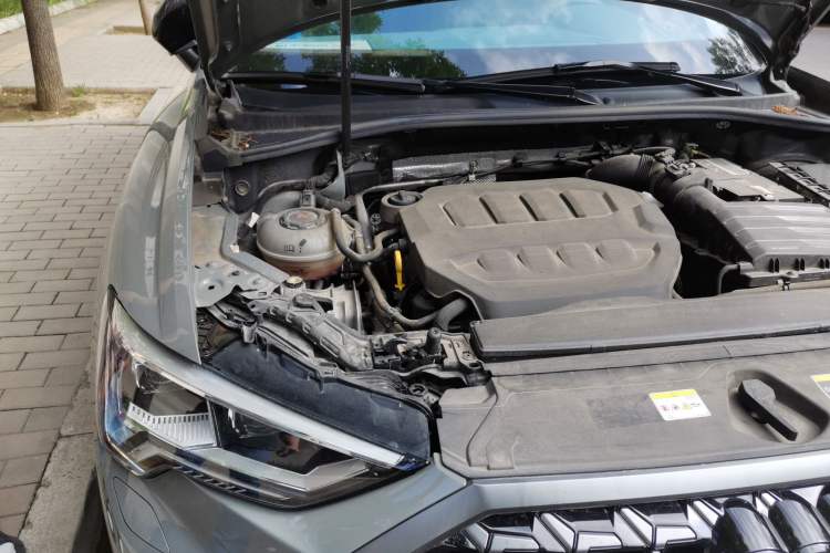 Used Audi Q3 2024 40 TFSI Fashion Dynamic Edition Launch Special Edition Engine Bay Right