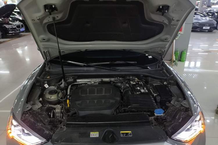 Used Audi Q3 2024 40 TFSI Fashion Dynamic Model Engine Bay