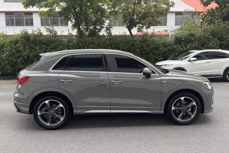 Used Audi Q3 2024 35 TFSI Fashion Dynamic Edition Exterior 3