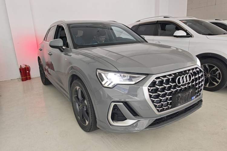 Used Audi Q3 2024 35 TFSI Fashion Dynamic Edition Front Right 45 Deg
