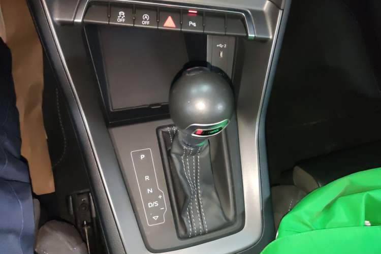 Used Audi Q3 2024 35 TFSI Ambition Dynamic Edition Gear Lever