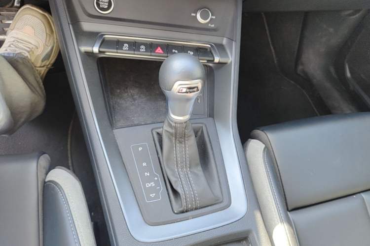 Used Audi Q3 2024 35 TFSI Fashion Dynamic Edition Gear Lever