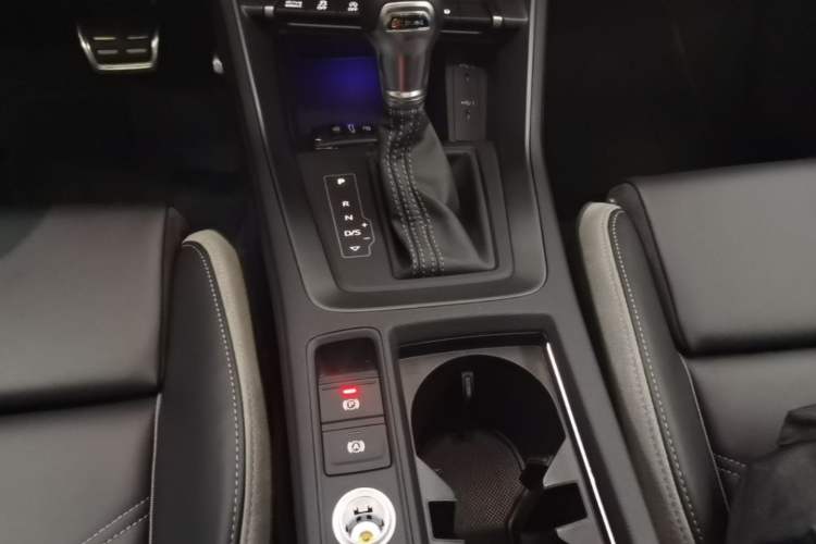Used Audi Q3 2024 40 TFSI Fashion Dynamic Model Gear Lever