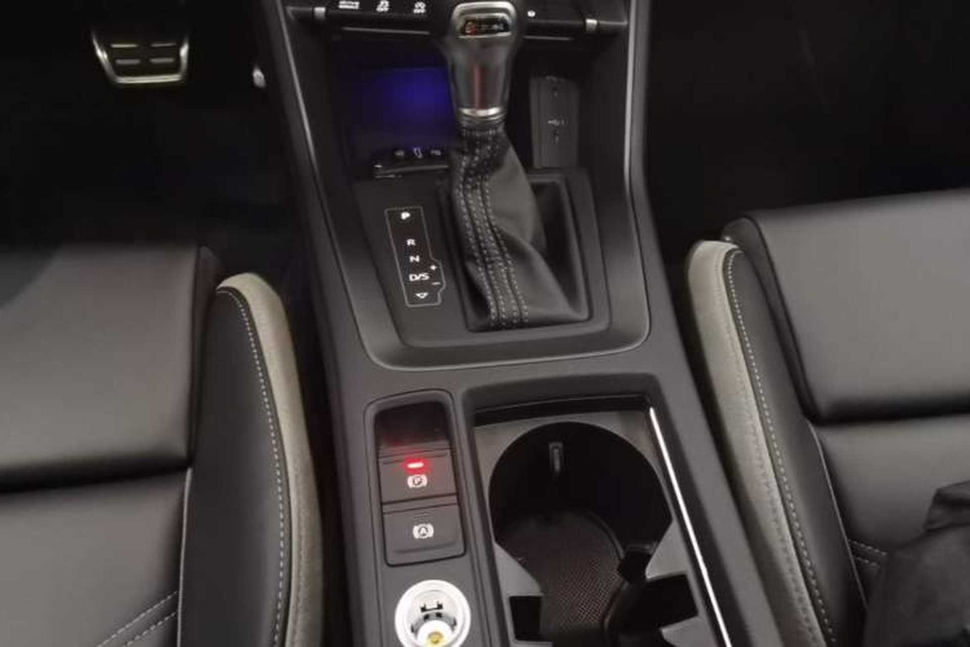 Used Audi Q3 2024 40 TFSI Fashion Dynamic Model Gear Lever