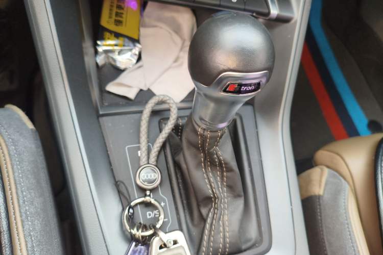 Used Audi Q3 2024 40 TFSI Fashion Dynamic Edition Launch Special Edition Gear Lever