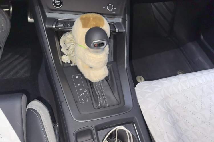 Used Audi Q3 2024 40 TFSI Fashion Dynamic Model Gear Lever