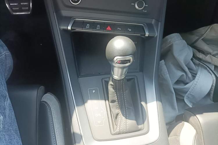 Used Audi Q3 2024 35 TFSI Fashion Dynamic Edition Gear Lever