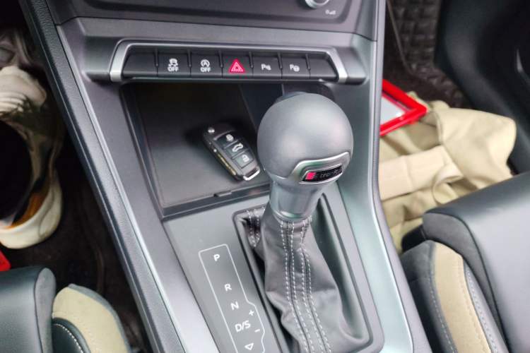 Used Audi Q3 2024 35 TFSI Stylish and Elegant Edition Gear Lever